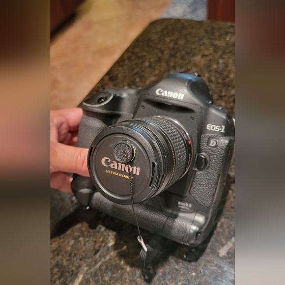 Canon EOS-1D Mark II 8.2MP Digital SLR Camera Lens 28-80mm & Charger - Picture 5 of 15